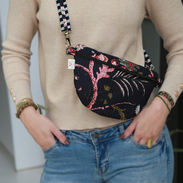 Crossbody bag flower black