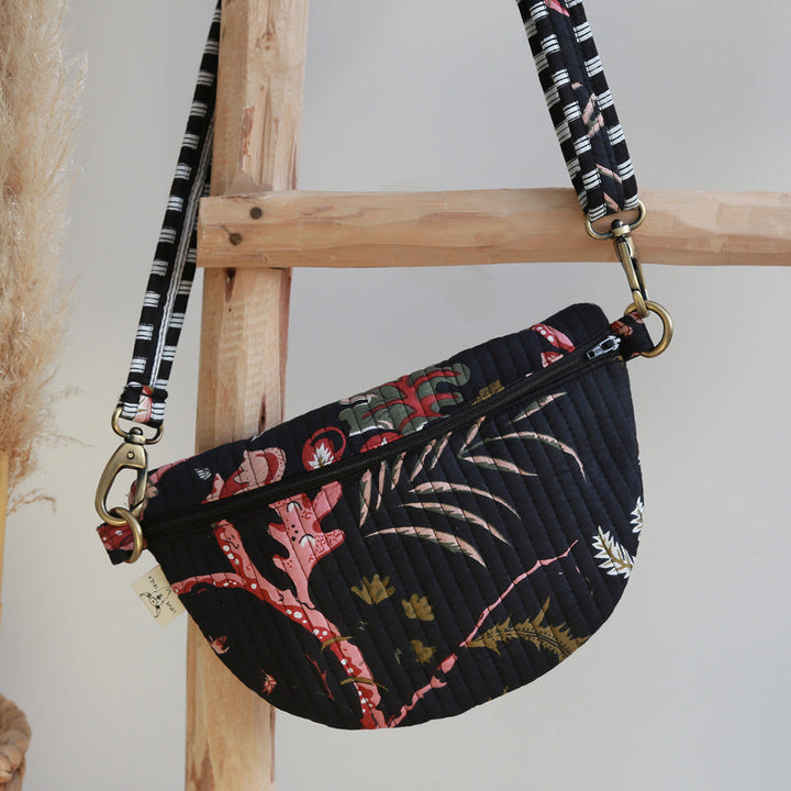 Crossbody bag flower black