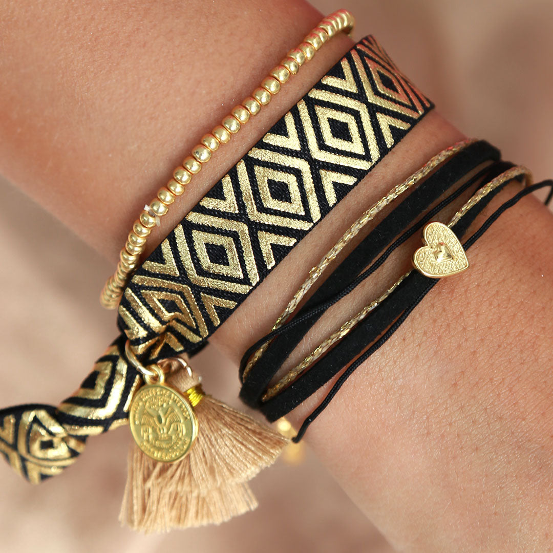 Wrap bracelet black heart